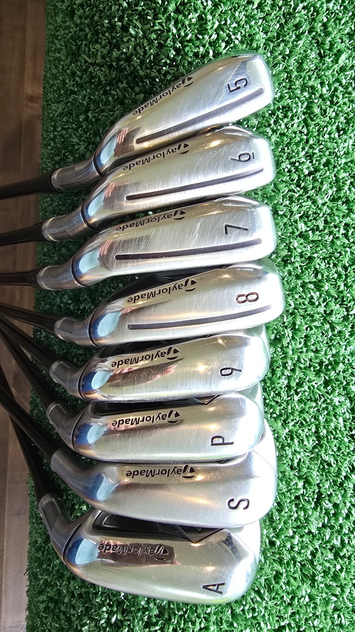 Taylormade SIM2 Max OS – Full Iron Set (5–AW)Pre-Owned – Original | Excellent Condition